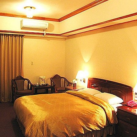Sin Fu Business Hotel Taichung Exterior foto