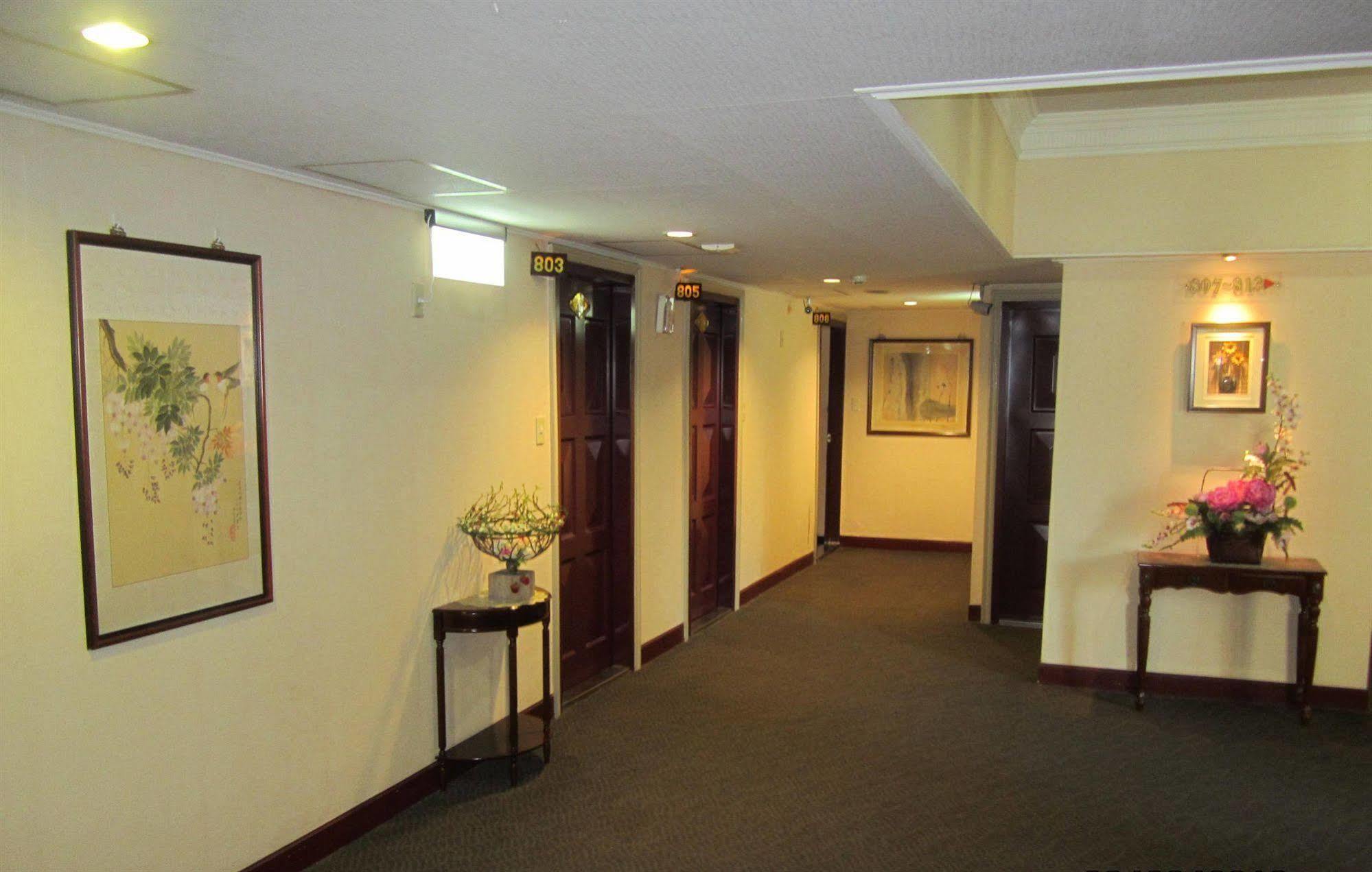 Sin Fu Business Hotel Taichung Exterior foto
